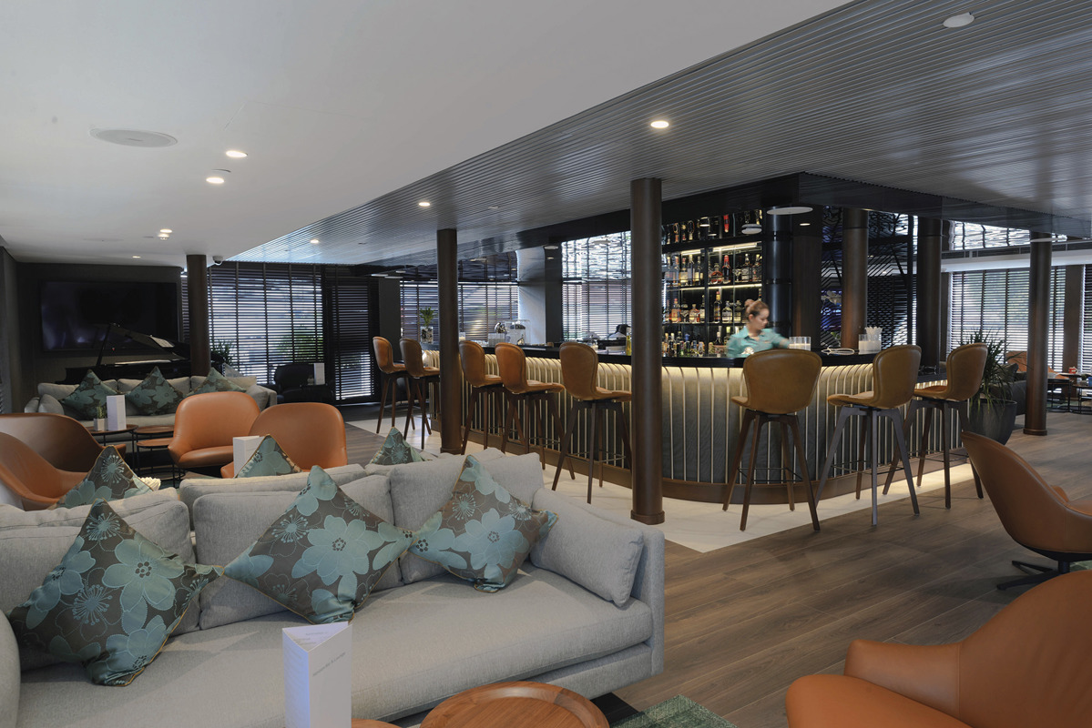 Emerald Waterways - Emerald Harmony - Horizon Bar and Lounge _28_.jpg