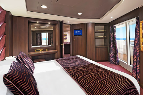 Deluxe Suite Aurea with Sealed Window