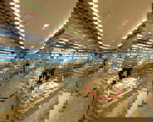 P&O Cruises Azura Interior Venezia 2.jpg