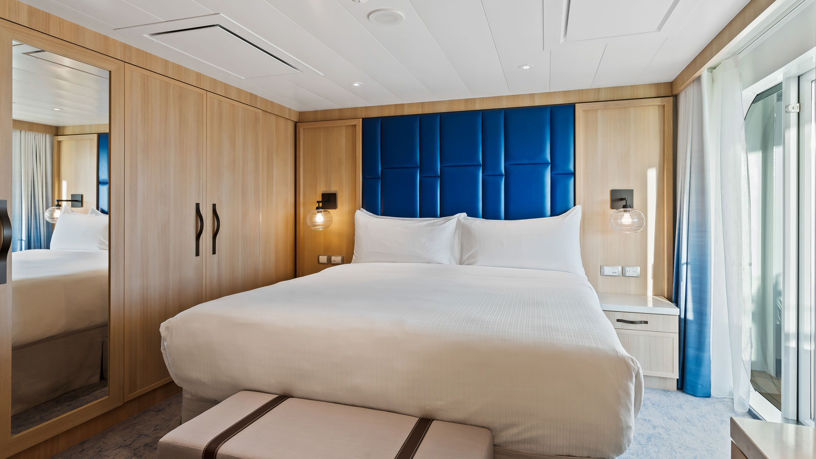 AquaTheater Suite with Large Balcony – 2 Bedrooms