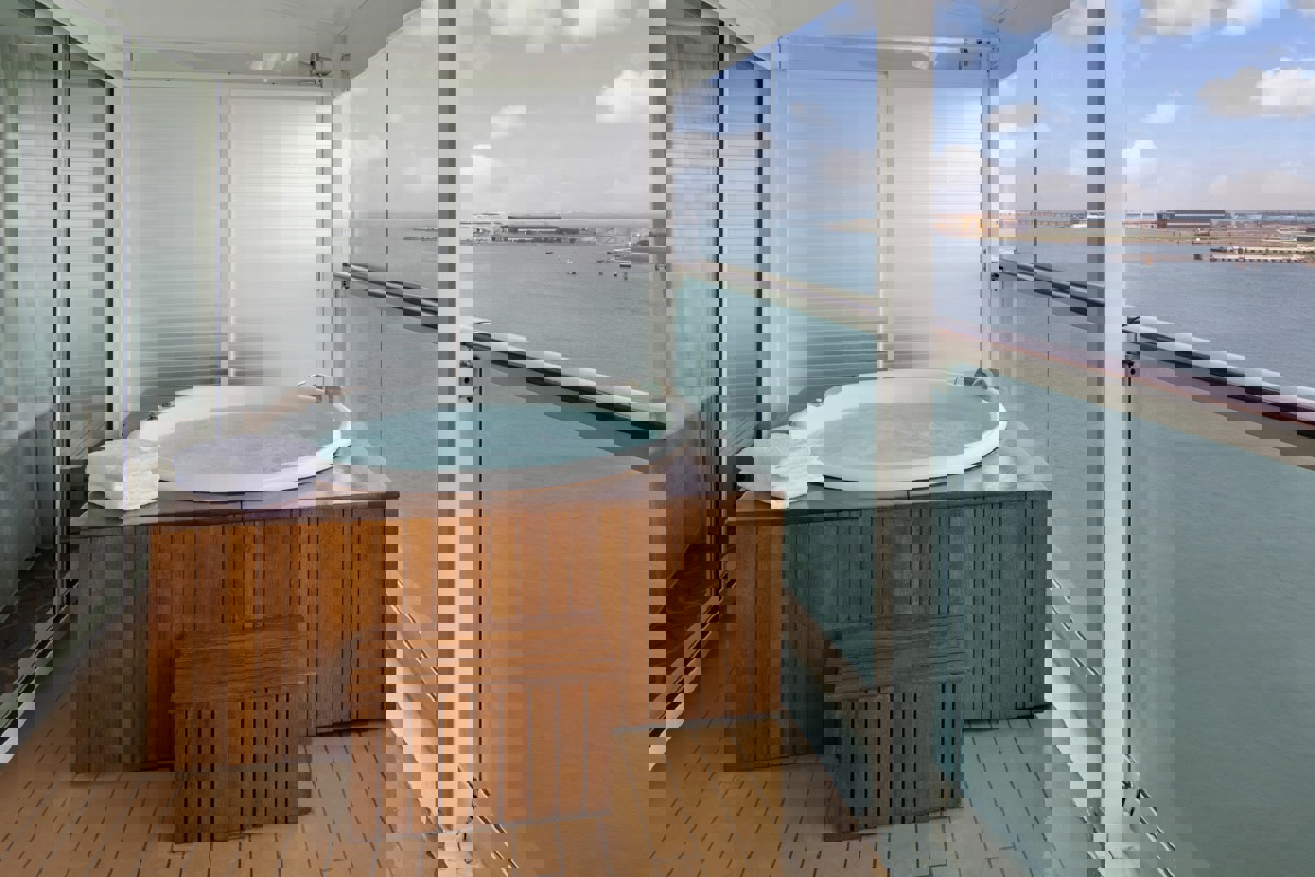 RCI Liberty of the Seas Royal Suite 0.jpg