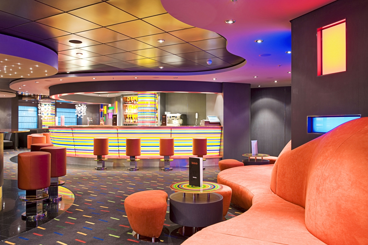 MSC Cruises MSC Fantasia Manhatten Jazz Bar 0.jpg