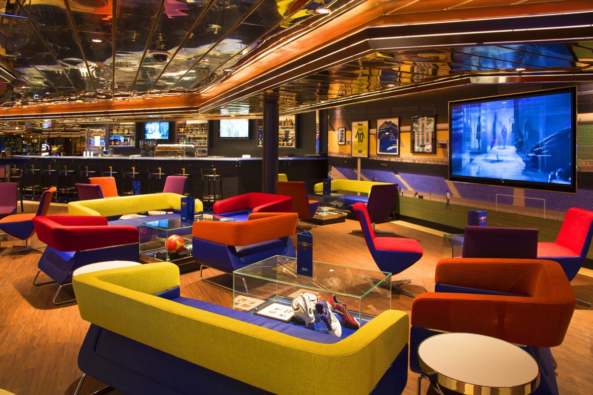Pullmantur Monarch Interior Sports Bar.jpg