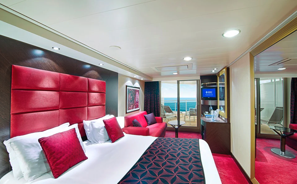 Deluxe Suite Aurea with Sealed Window
