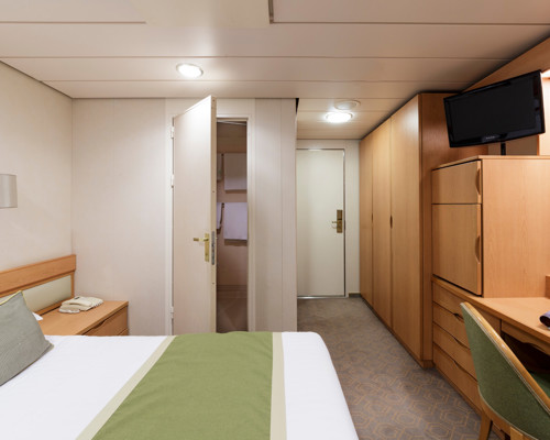 P&O Cruises Aurora Inside Cabin 1.jpg