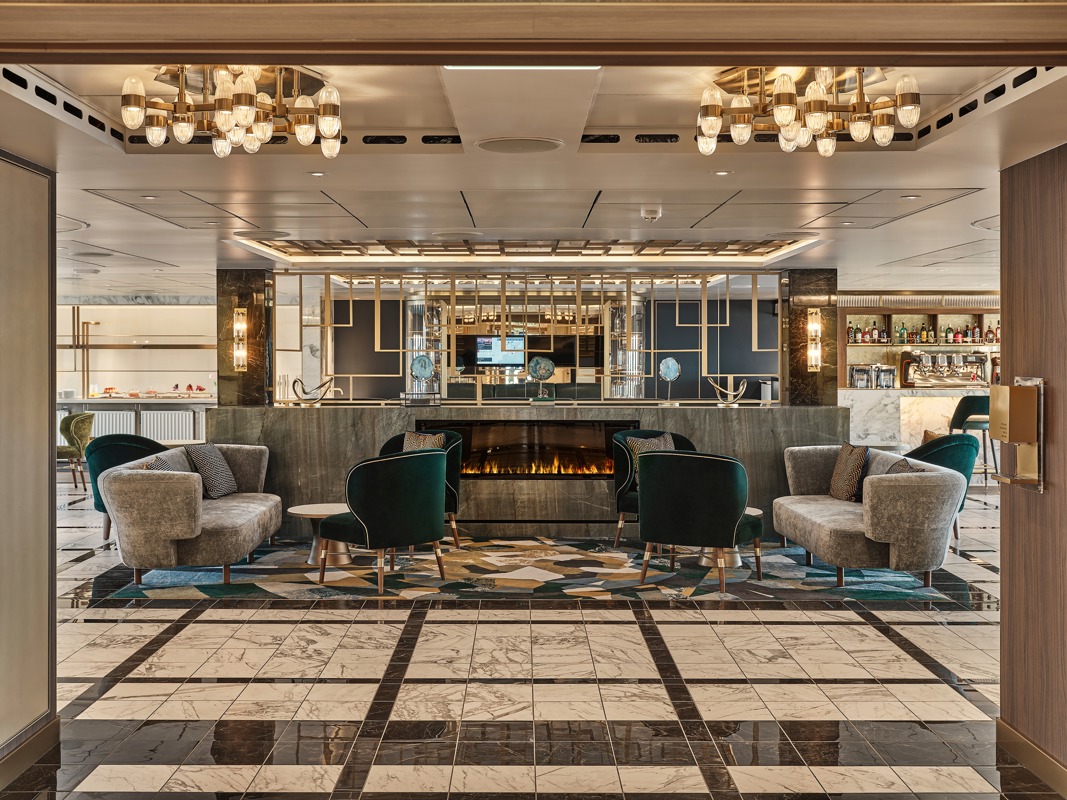 SILVERSEA Silver Endeavour Arts Cafe 2.jpg