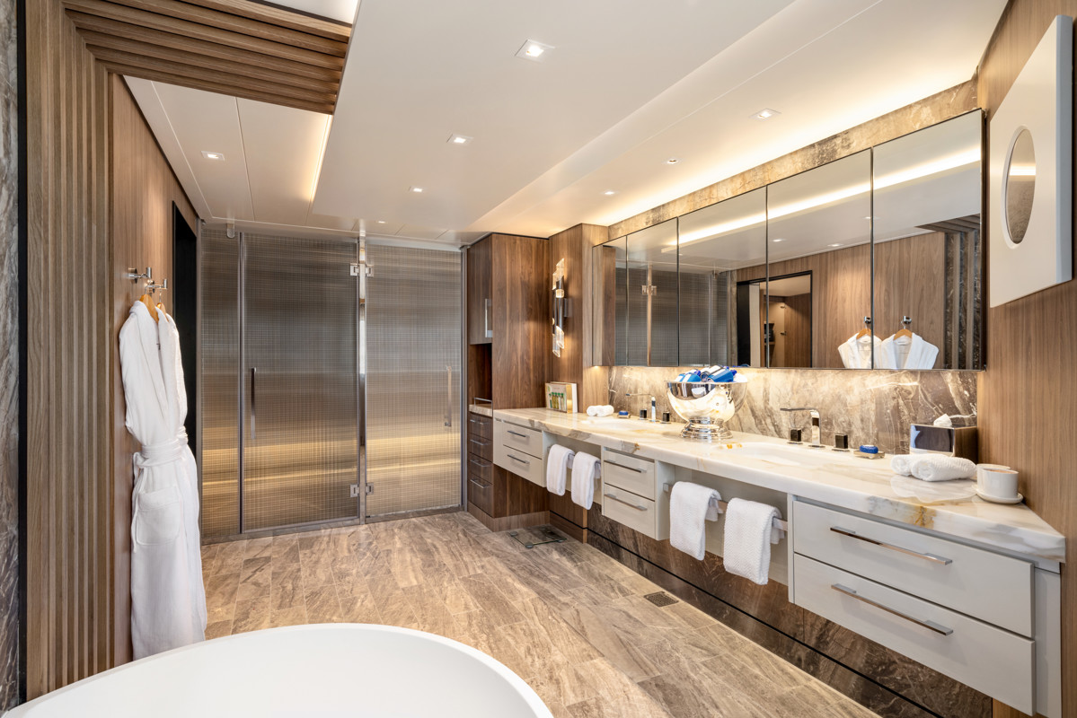 Oceania Cruises A-Class Vista Suite 1.jpg