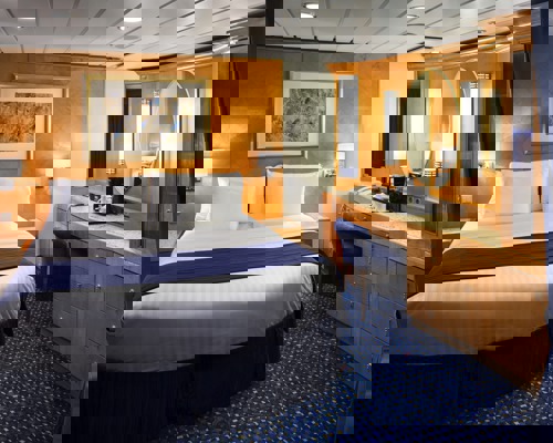 RCI Radiance of the Seas Owner's Suite 1.jpg