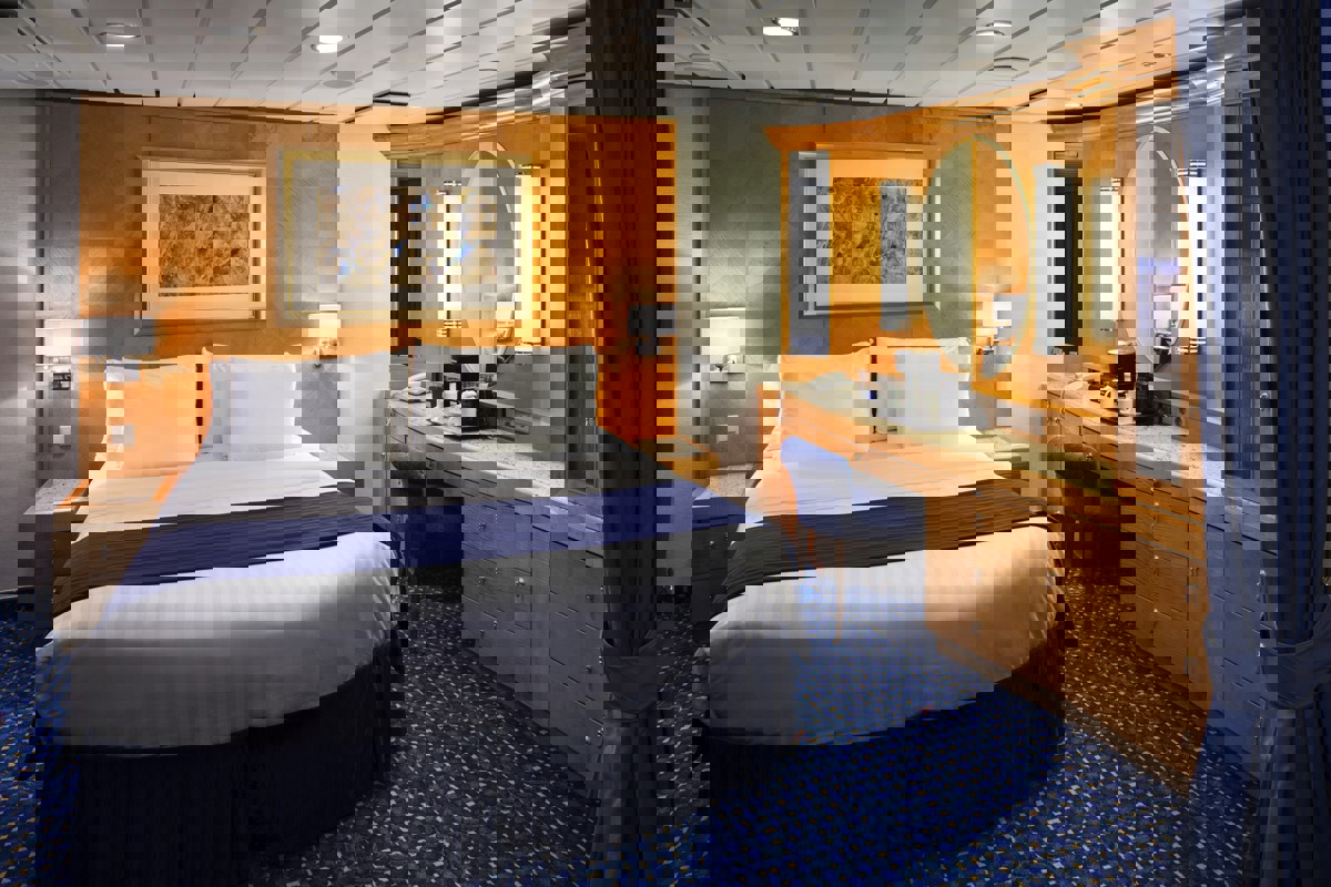 RCI Radiance of the Seas Owner's Suite 1.jpg