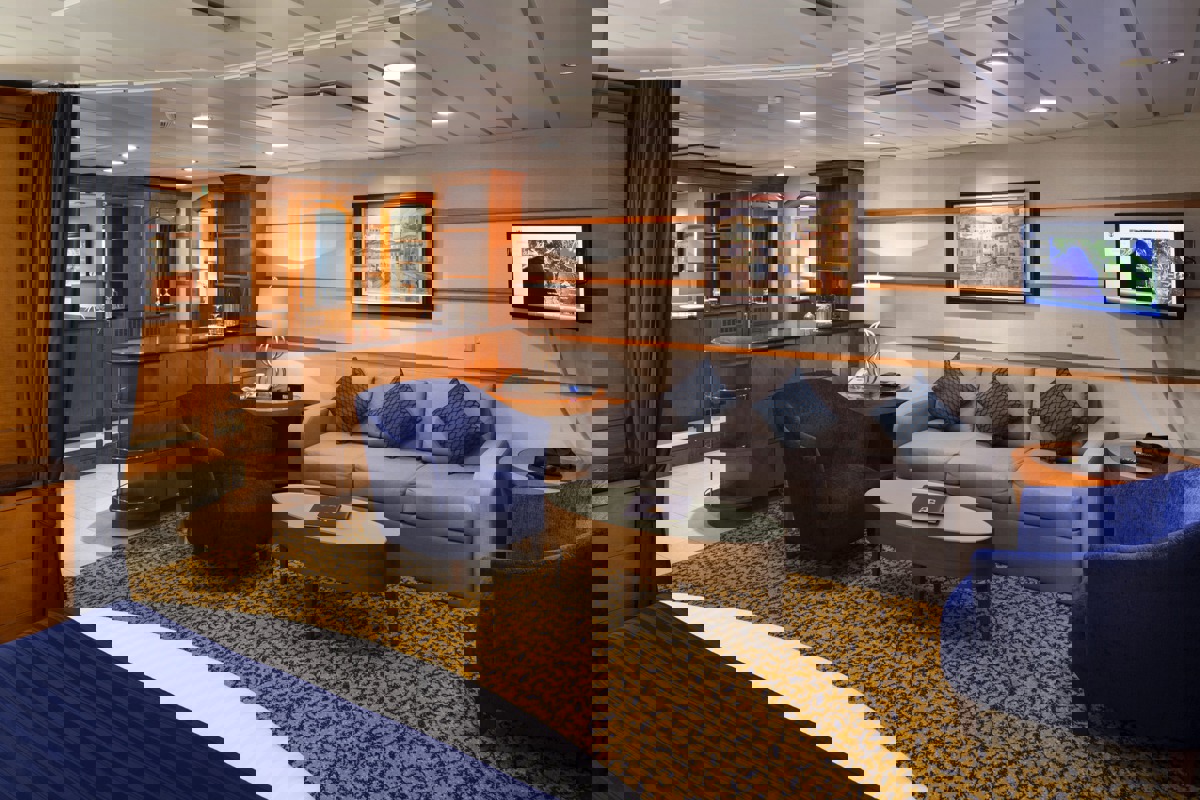 RCI Radiance of the Seas Grand Suite 1.jpg