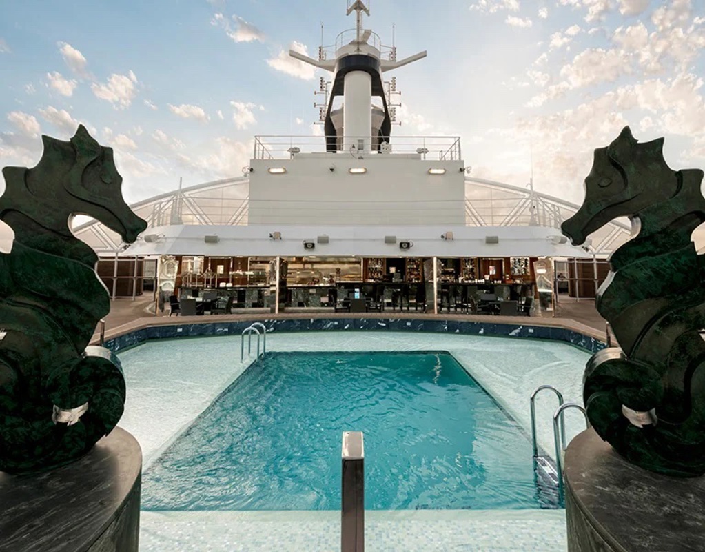 MSC Cruises MSC Seaview MSC Yacht Club Grill & Bar 1.jpg