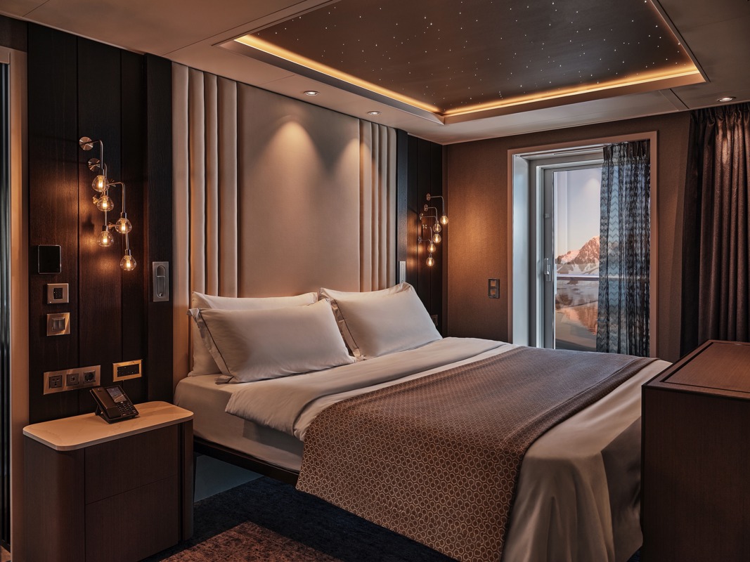 Silversea Cruises Silver Endeavour Grand Suite 6.jpg