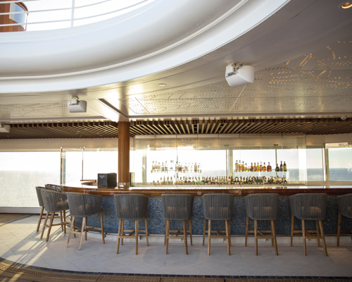 RSSC - Seven Seas Splendor - Entertainment - Pool Bar 1.jpg