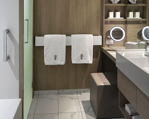 Celebrity Cruises Celebrity Apex Magic Carpet2.png