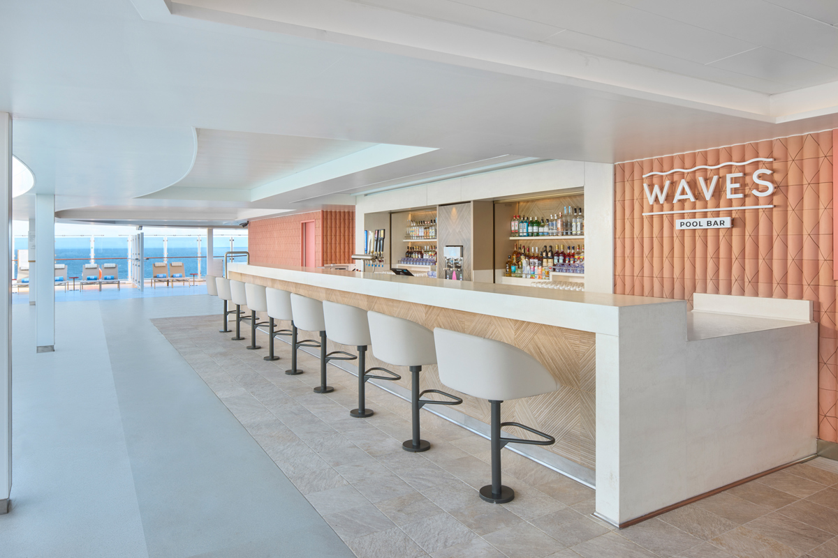 NCL Prima Waves Pool Bar