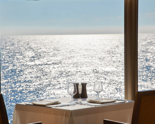 Cunard - Queen Elizabeth - Lido Restaurant 1.jpg