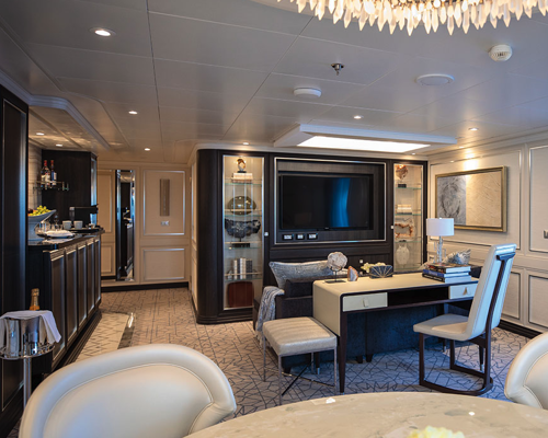 Regent Seven Seas SPLENDOR Master Suite LR 3.png
