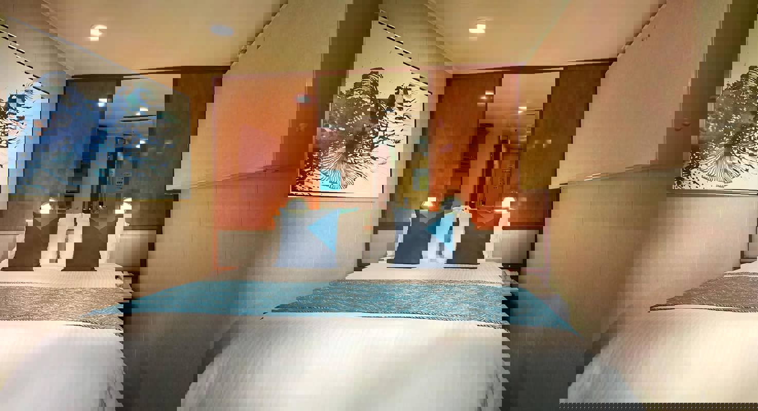 Norwegian Gem - Solo Inside.jpg