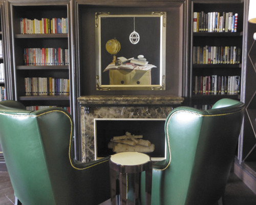 Regent Seven Seas EXPLORER Library 0.jpg