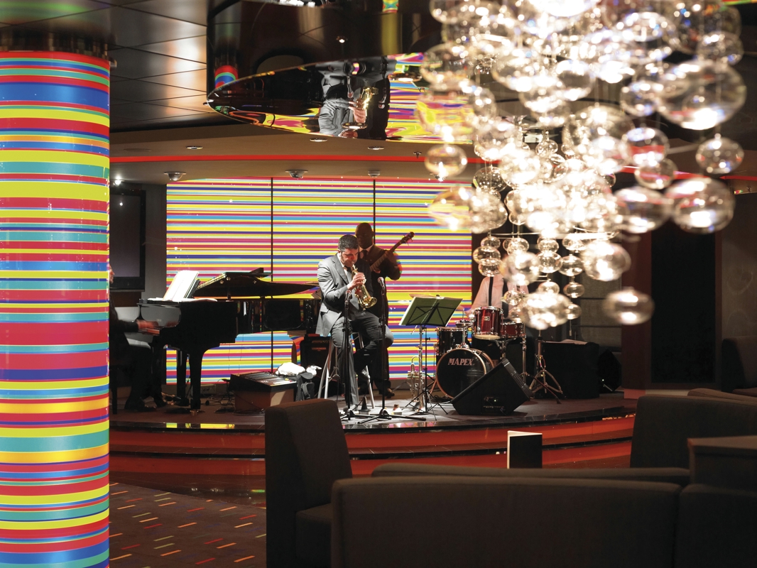 MSC Cruises MSC Fantasia Manhatten Jazz Bar 5.jpg