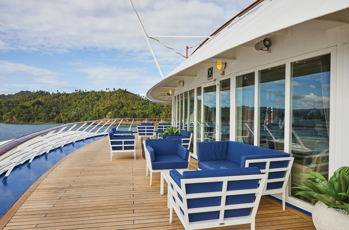 Silversea - Silver Wind - The Panorama Lounge 1.jpg