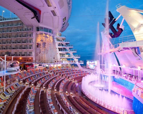 Royal Caribbean International Oasis of the Seas Interior AquaTheater 01.jpg
