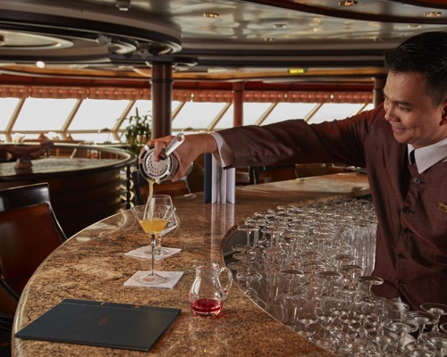 Cunard Cruise Line QV Commodore Club 0.jpg