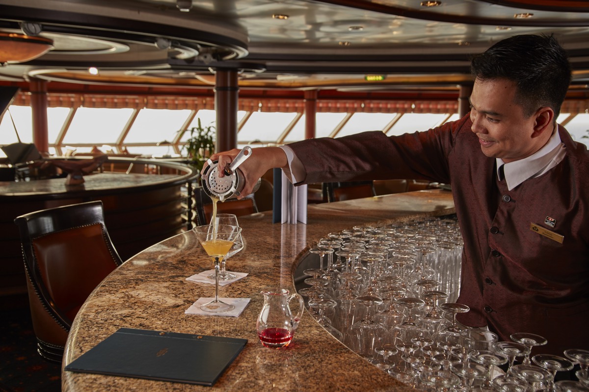 Cunard Cruise Line QV Commodore Club 0.jpg