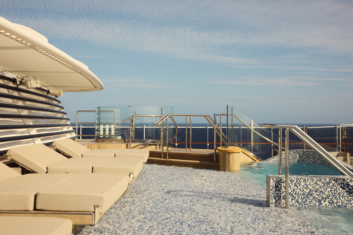 Explora Journeys Explora I Helios Pool & Bar ©Explora Journeys