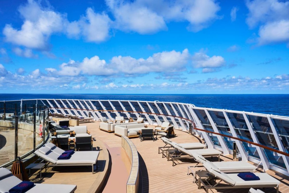 Explora Journeys EXPLORA III Helios Pool & Bar 6.jpg