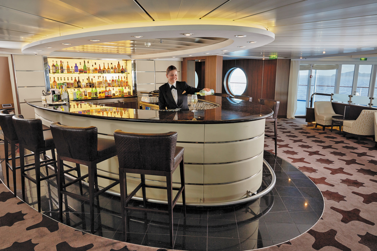 Regent Seven Seas MARINA Observation Lounge 1.jpg