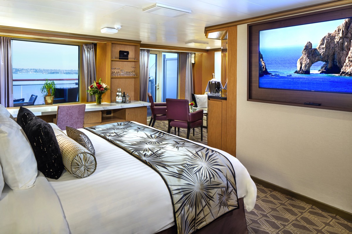 HAL Noordam Neptune Suite 2.jpg