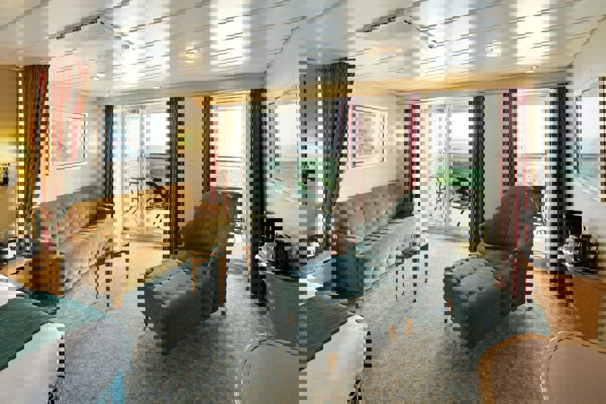 RCI Freedom of the Seas Junior Suite 0.jpg