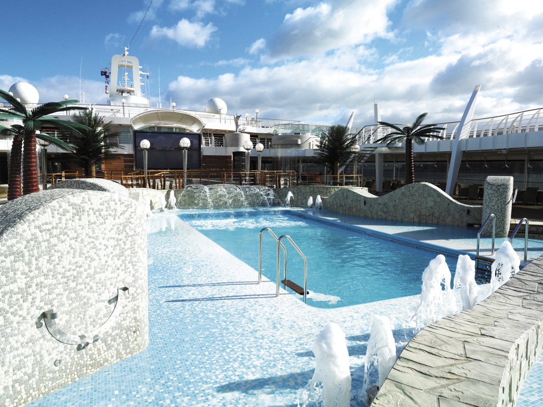 MSC Cruises MSC Fantasia Pools 8.jpg
