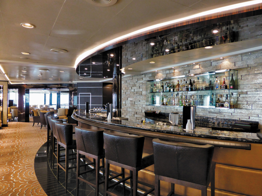 Regent Seven Seas VOYAGER Horizon Lounge.jpg