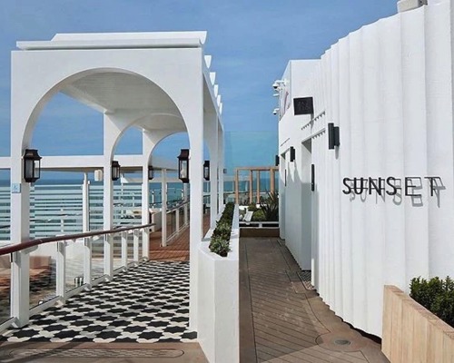 Celebrity Cruises The Sunset Bar 5.jpg