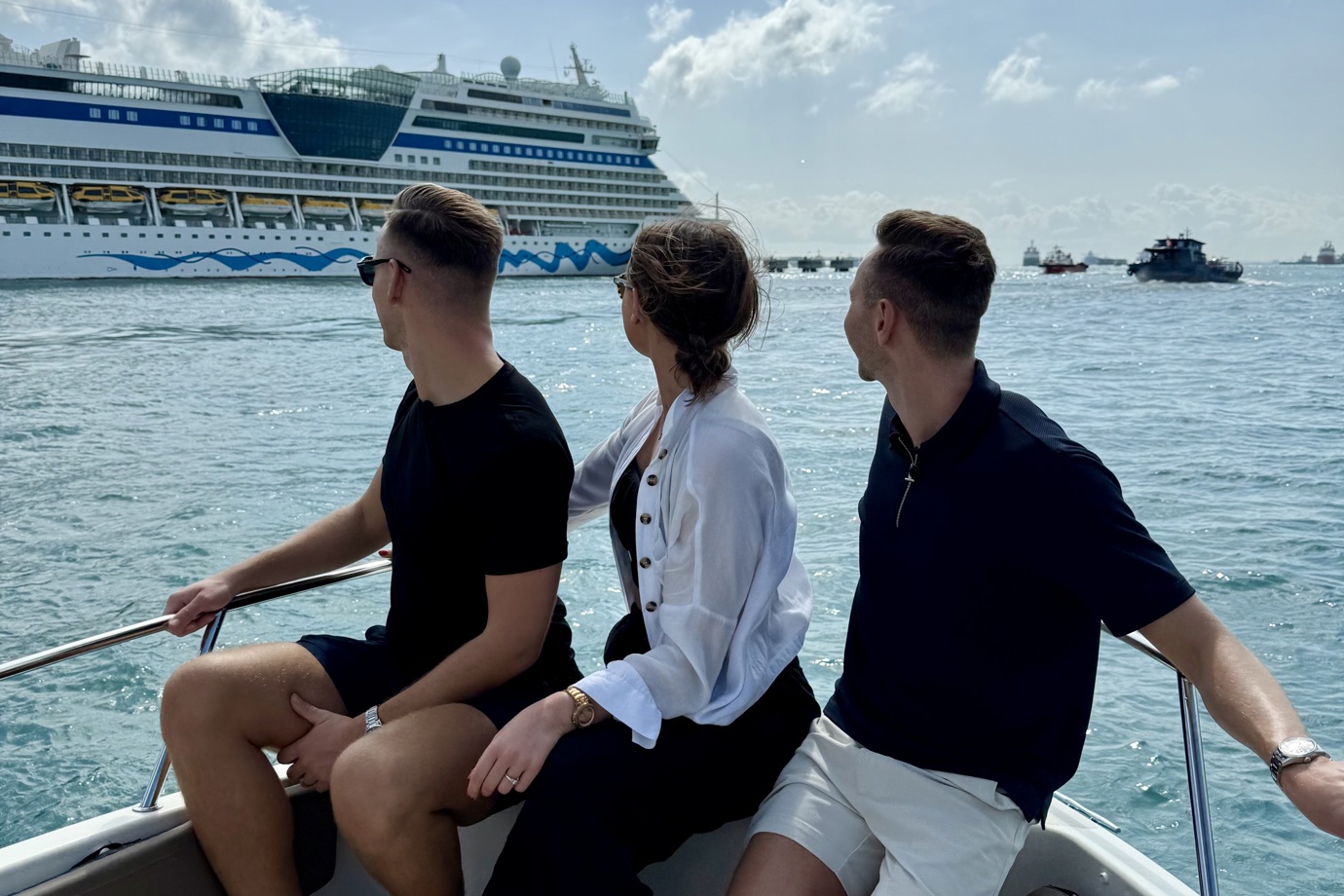 YachtCruiseSG Speedboat Ride