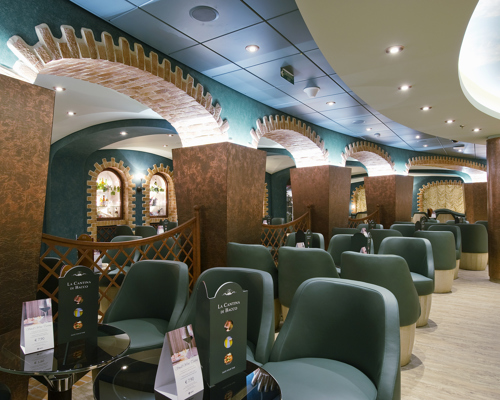 MSC Fantasia Class wine bar 2.jpg