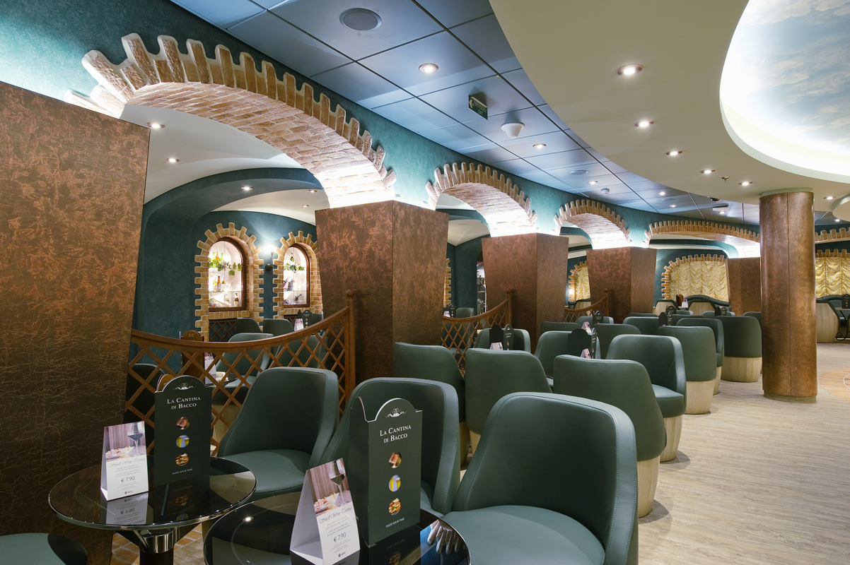 MSC Fantasia Class wine bar 2.jpg