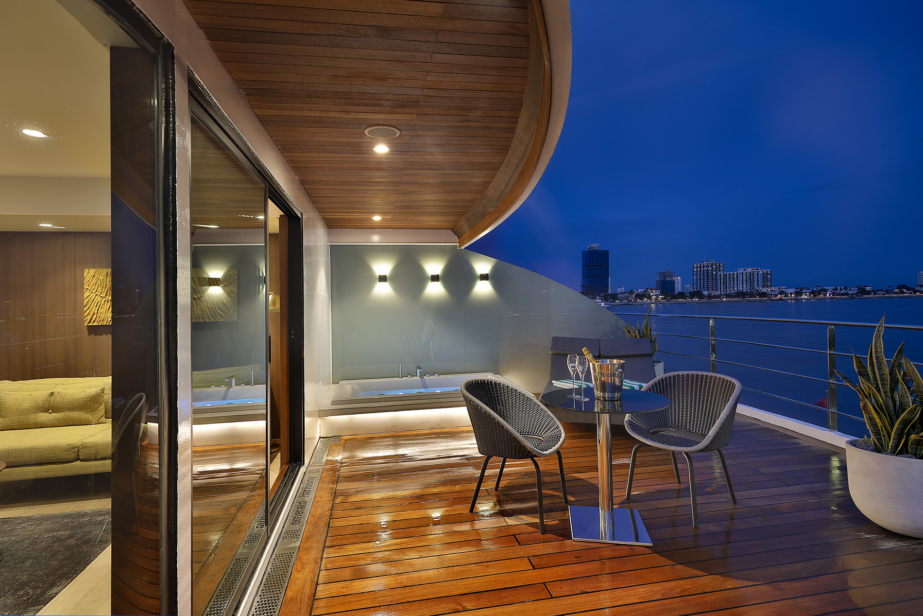 Owner's One-Bedroom Suite - Deck 4