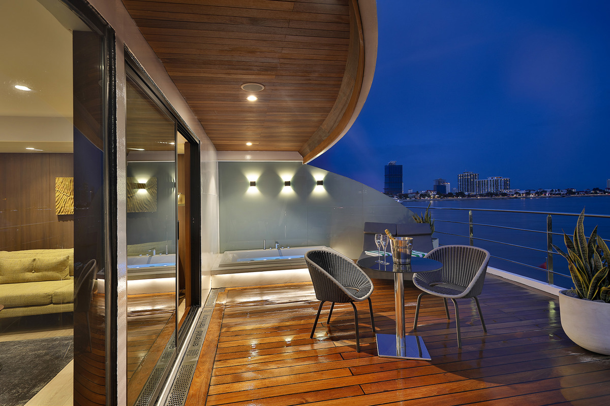 Emerald Waterways - Emerald Harmony - Owners One-Bed Suite _26_.jpg