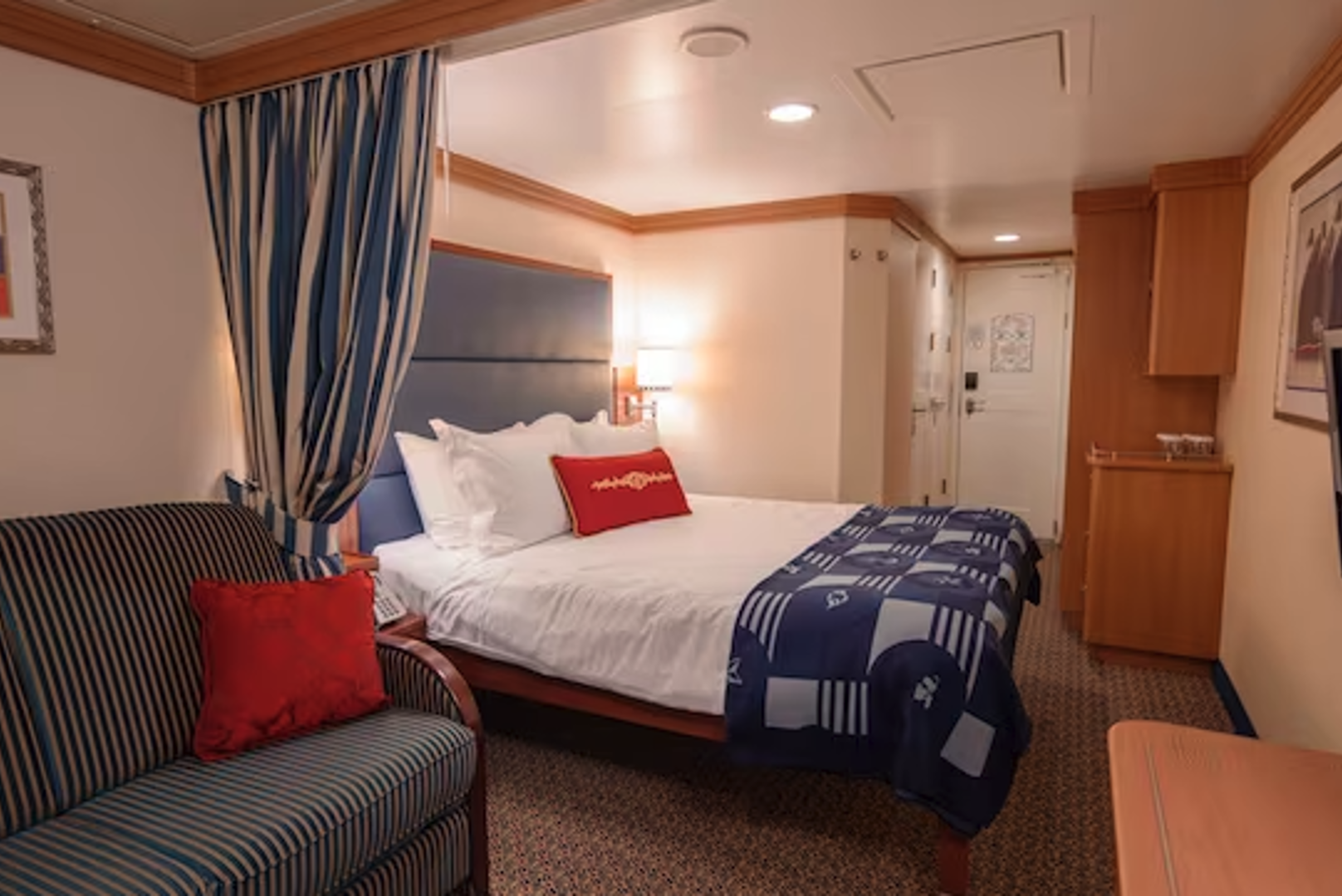 Deluxe Oceanview Stateroom