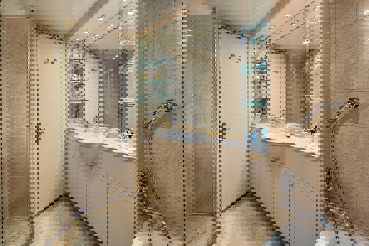 Regent Seven Seas VOYAGER Penthouse Suite 1.jpg