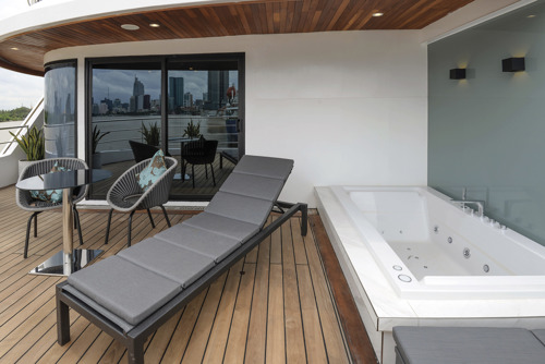 Owner's One-Bedroom Suite - Deck 4