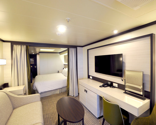 P&O Cruises Britannia Superior Deluxe Balcony 1.jpg