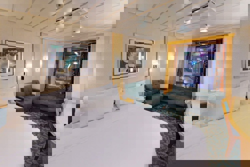 Promenade View Interior