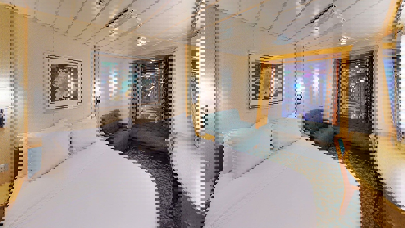 RCI Freedom of the Seas Promenade View Interior 2T.jpeg