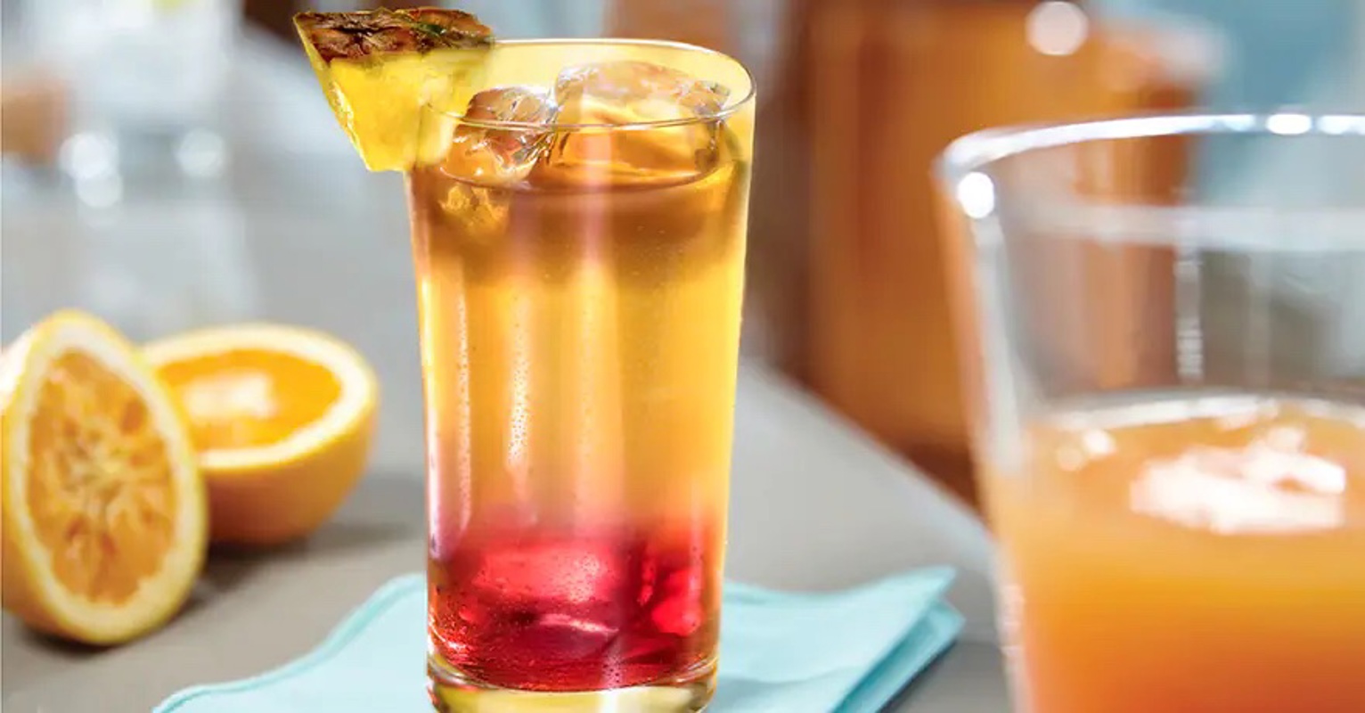 NCL Norwegian Prima Luna Bar.jpg