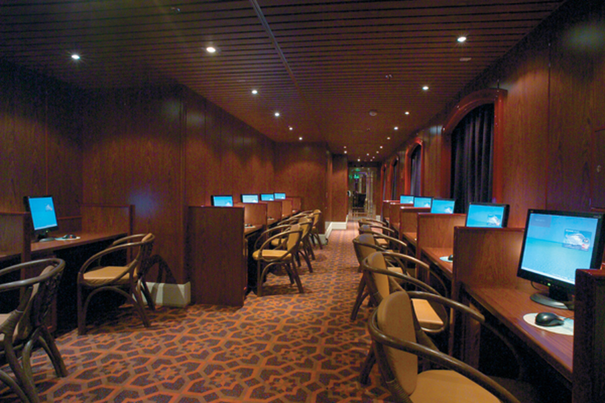 Carnival Freedom Internet cafe.jpg