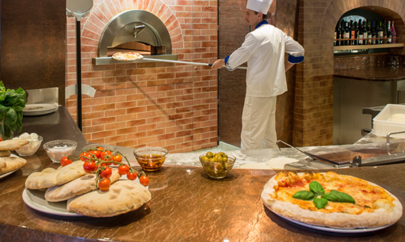 msc cruises muscia class pizzeria.jpg